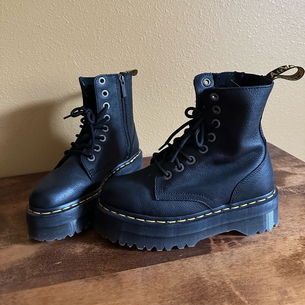 Jadon Pisa Leather Dr. Martens